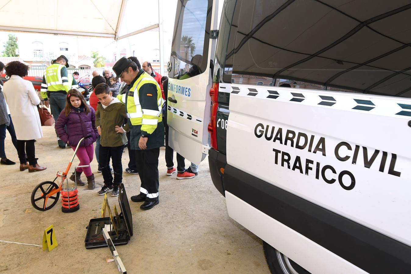 Conociendo a la Armada y a la Guardia Civil