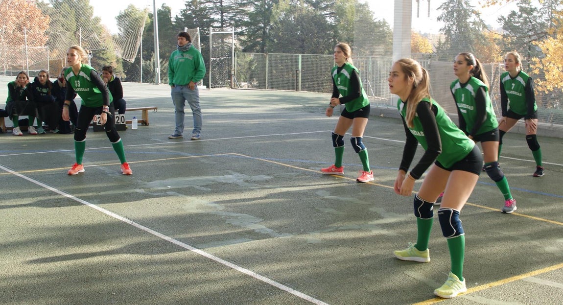 Las mejores imágenes del partido de voleibol juvenil femenino entre BVM Irlandesas y Valdefuentes