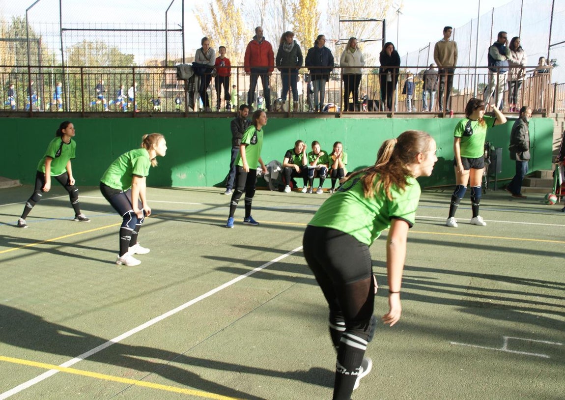 Las mejores imágenes del partido de voleibol juvenil femenino entre BVM Irlandesas y Valdefuentes