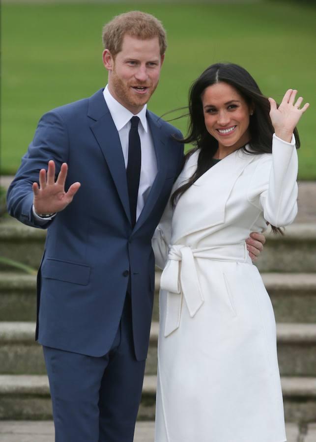El Príncipe Enrique y Meghan Markle, en los jardines del Kensington Palace –al oeste de Londres– han anunciado su boda.. 