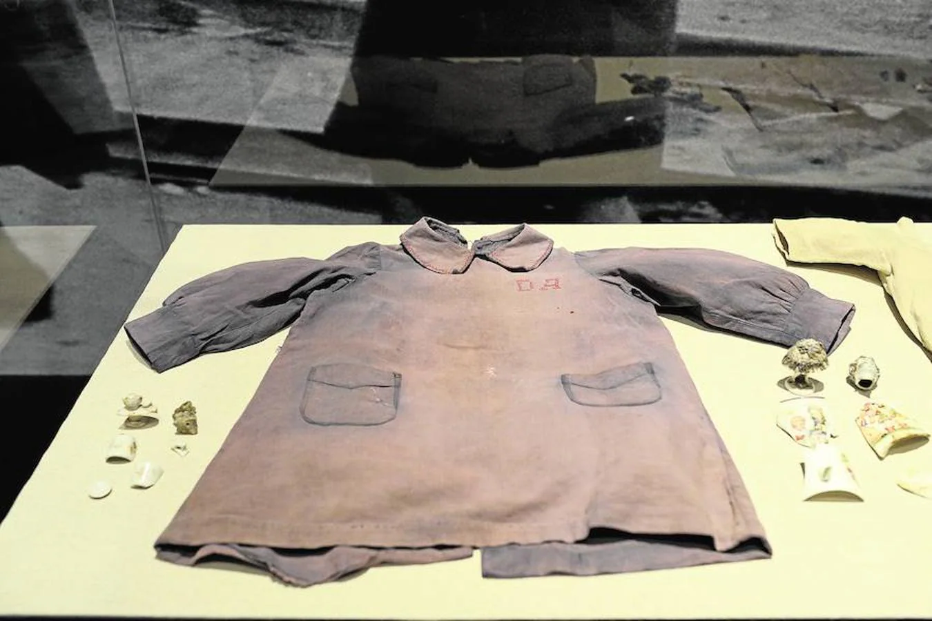 11. Cuenta con más de 600 piezas originales, el 95 por ciento de las cuales no habían salido nunca del Museo Estatal de Auschwitz Birkenau