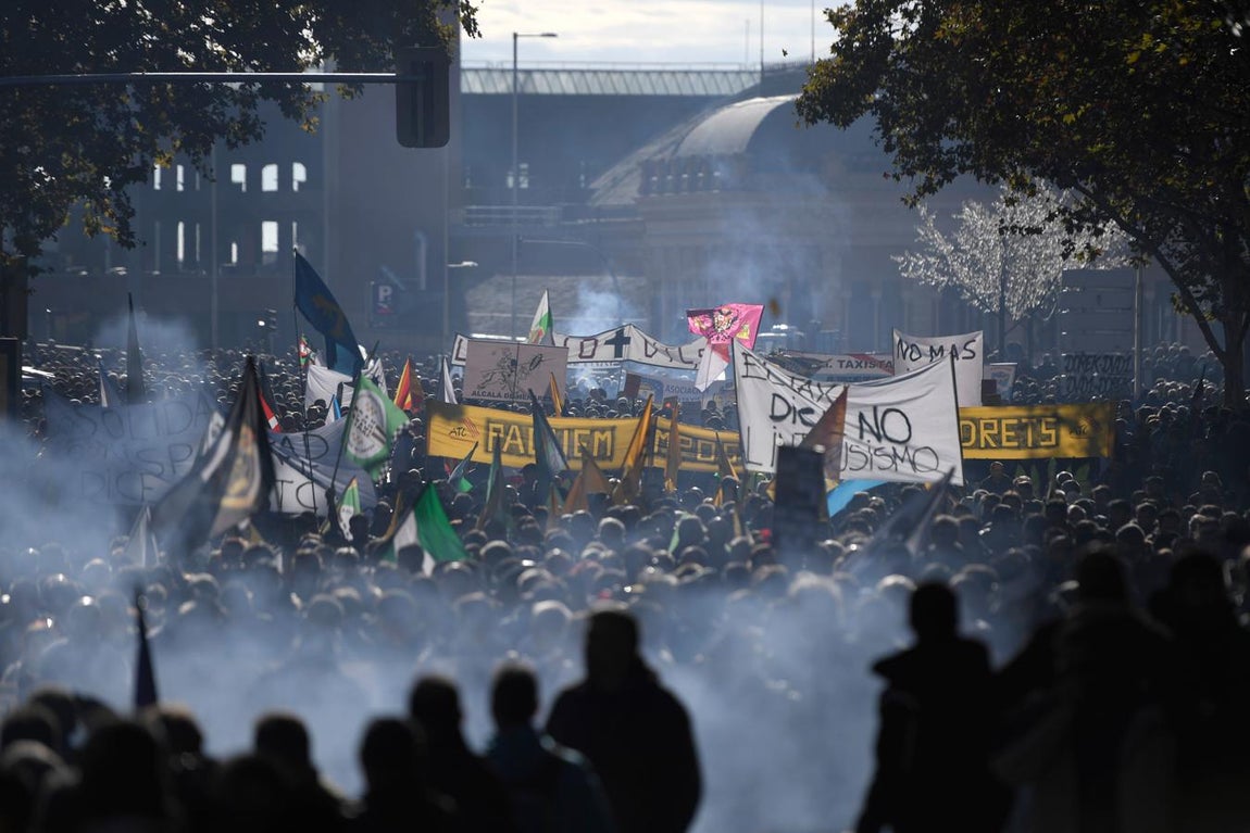 El secretario de Estado de Infraestructuras, Transportes y Vivienda, Julio Gómez-Pomar, ha reconocido también que en algunas comunidades autónomas se ha rebasado el número permitido de licencias de Vehículos de Alquiler con Conductor (VTC), esto es Uber y Cabify. La relación de 1 VTC por cada 30 taxis «se ha superado», ha dicho.. 