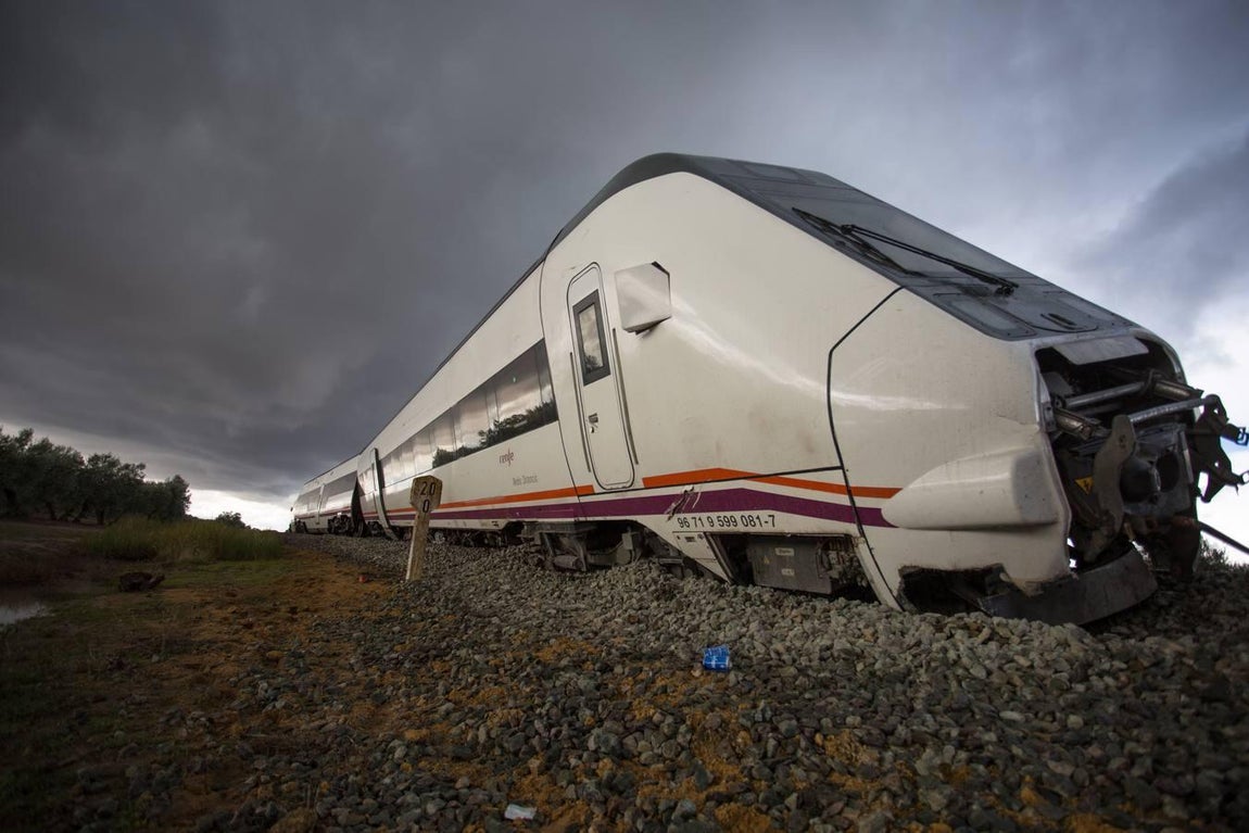 El accidente del tren Málaga-Sevilla en Arahal, en imágenes