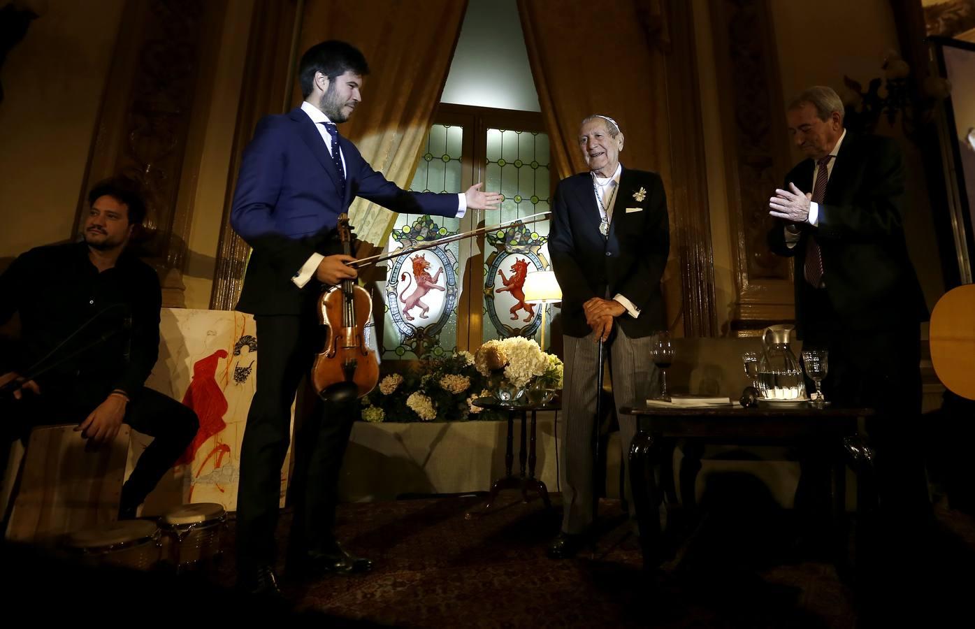 El homenaje de Córdoba a Elio Berhanyer en el Círculo de la Amistad