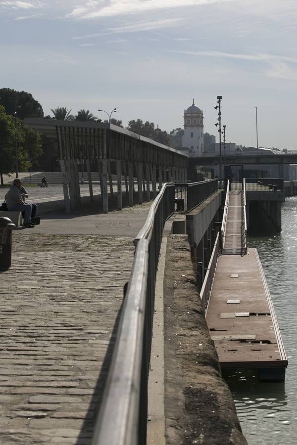 La triste estampa de los pantalanes del río