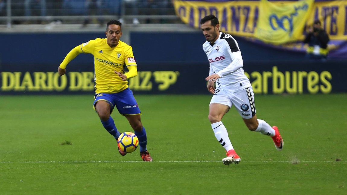 Fotos: El Cádiz se impone al Albacete en Carranza