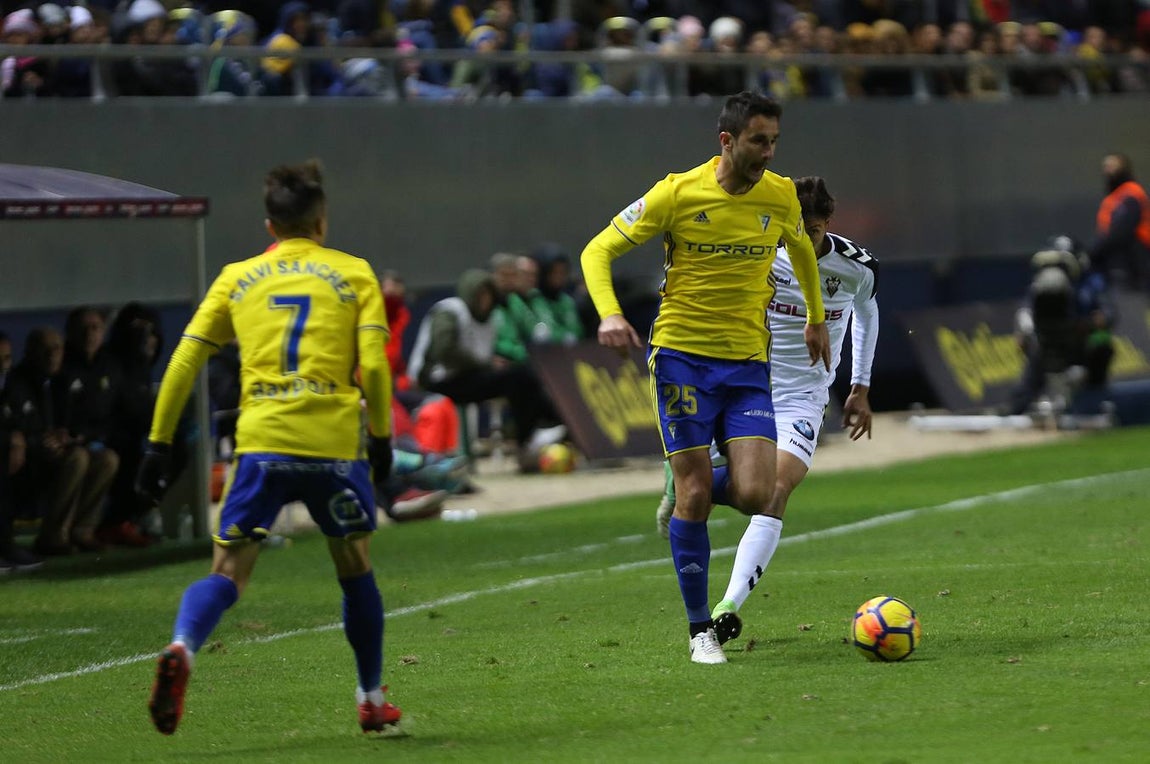 Fotos: El Cádiz se impone al Albacete en Carranza