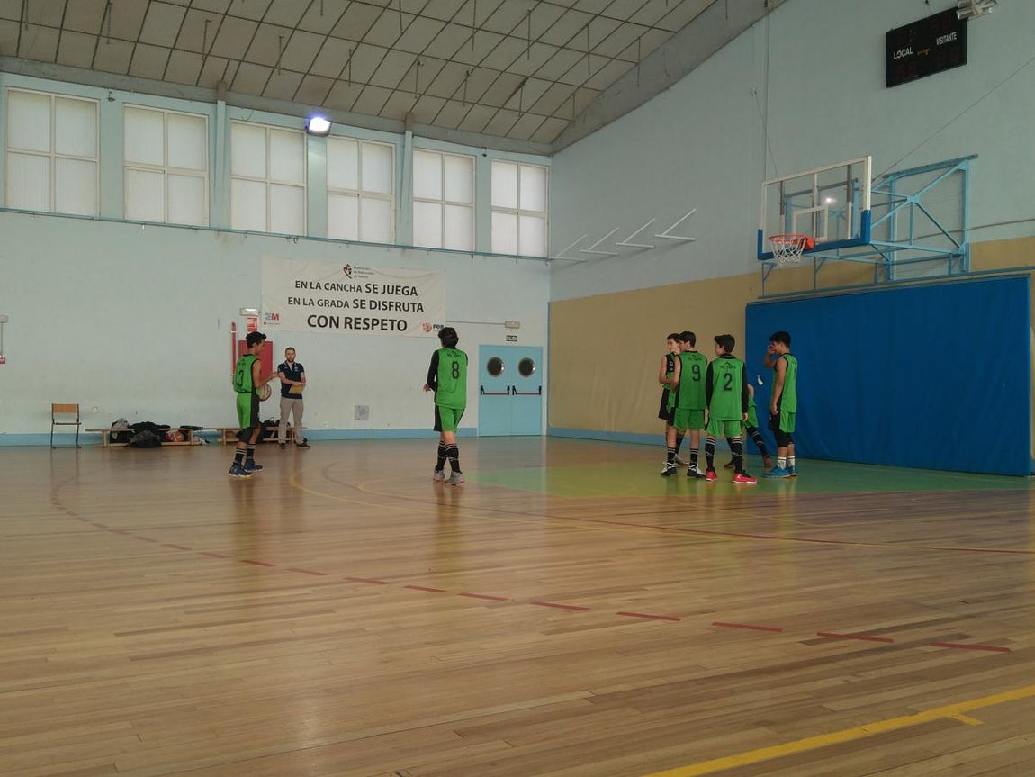 Las mejores imágenes del partido entre El Prado y Sagrados Corazones &quot;A&quot;
