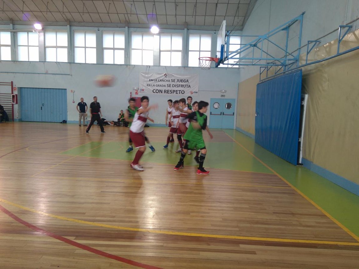 Las mejores imágenes del partido entre El Prado y Sagrados Corazones &quot;A&quot;