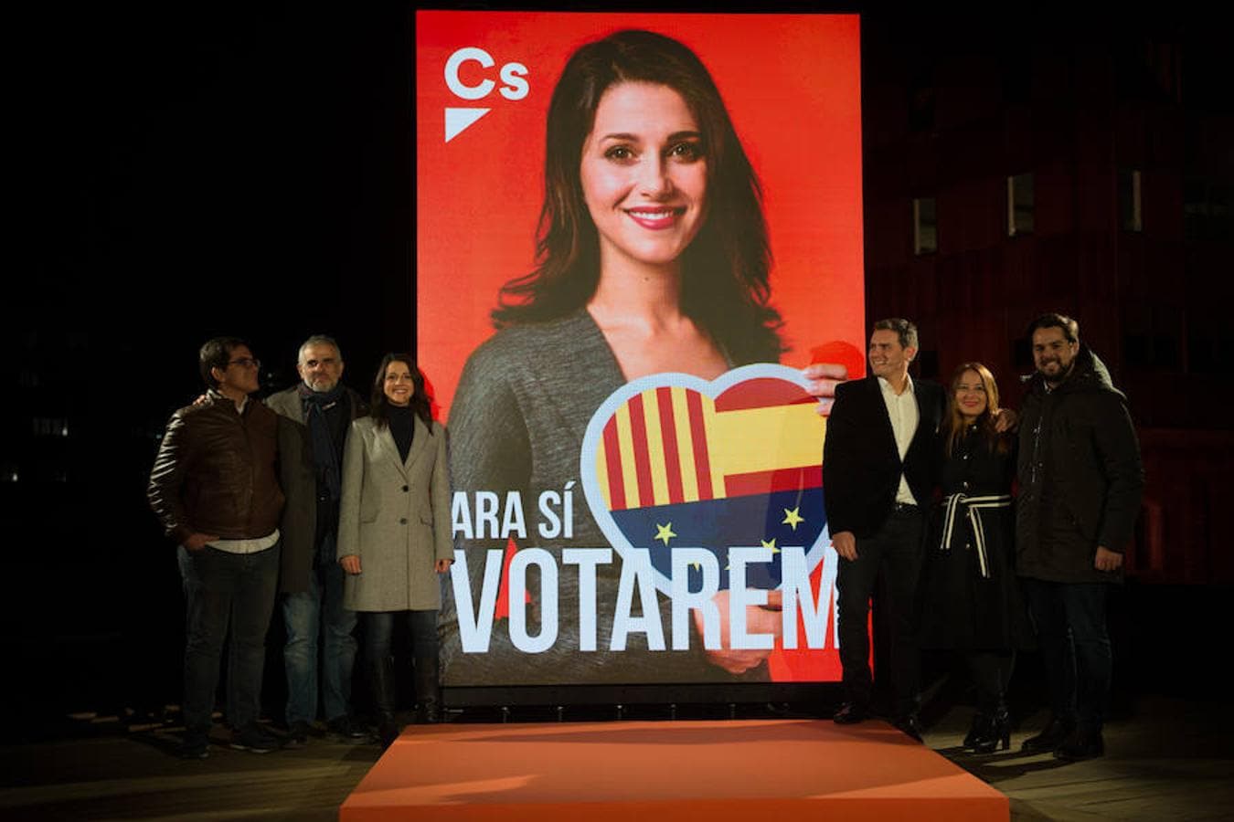 La candidata de Ciudadanos, Inés Arrimadas, ha llamado a hoy a «salir en «masa» a votar el 21D y a «no equivocarse de papeleta». 