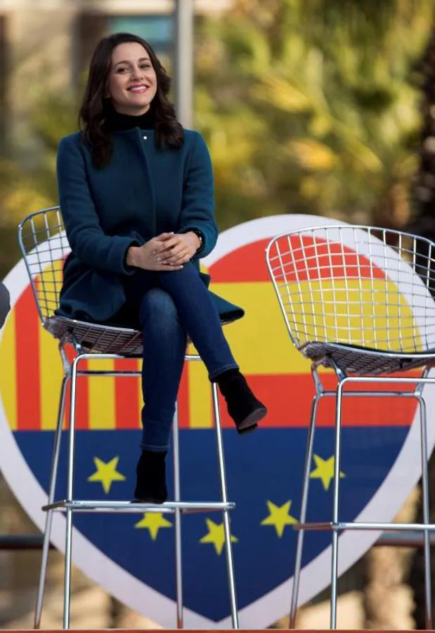 La candidata de Ciudadanos a la presidencia de la Generalitat, Inés Arrimadas, ha defendido hoy que solo un partido "reformista, centrista y sensato" como el suyo puede mejorar la Constitució. 