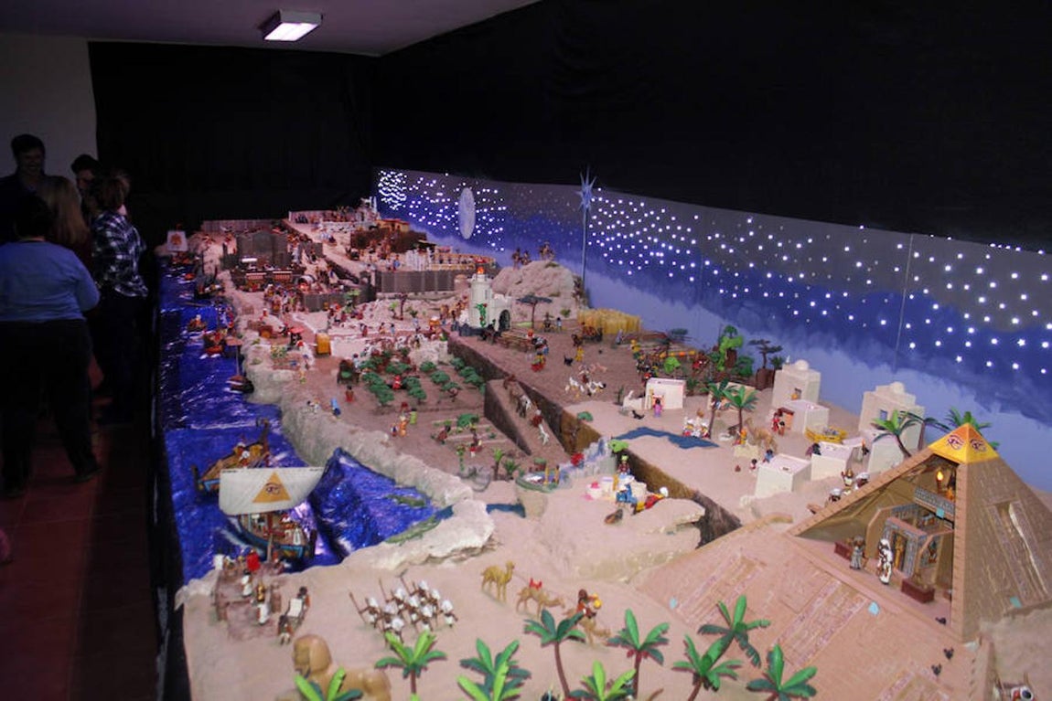 Belenes solidarios con figuras de «playmobil»