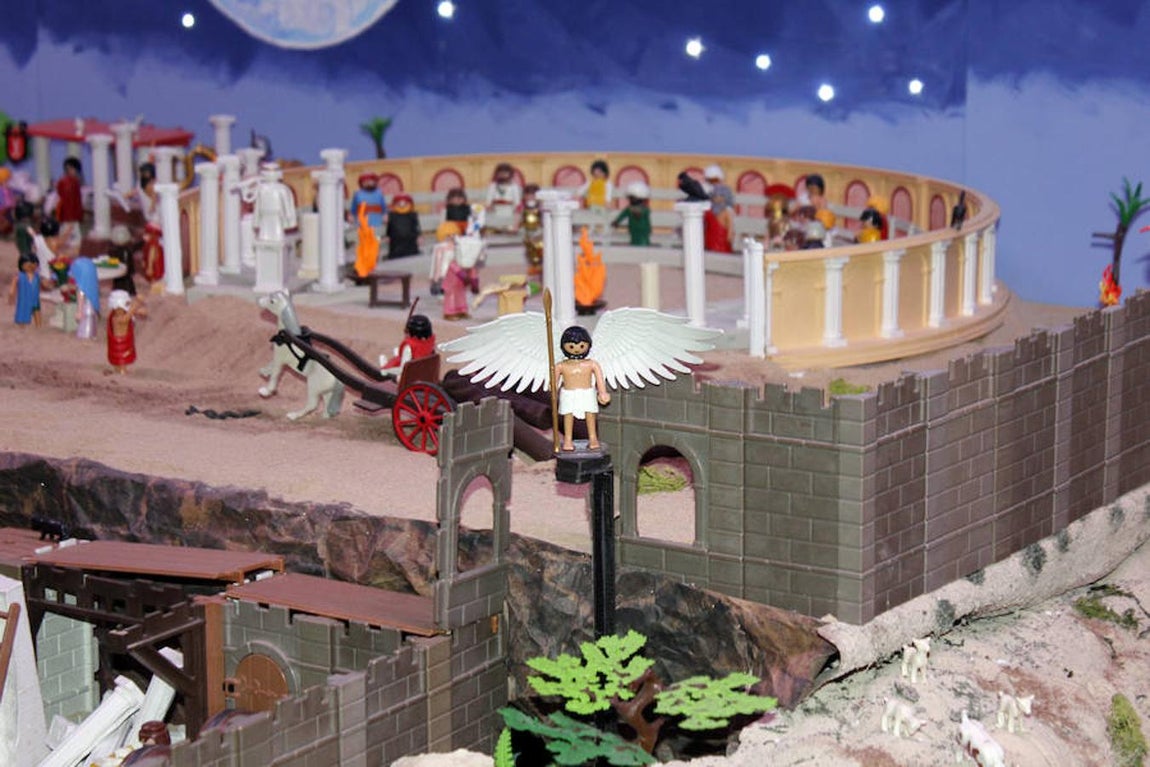 Belenes solidarios con figuras de «playmobil»