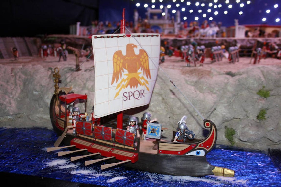 Belenes solidarios con figuras de «playmobil»