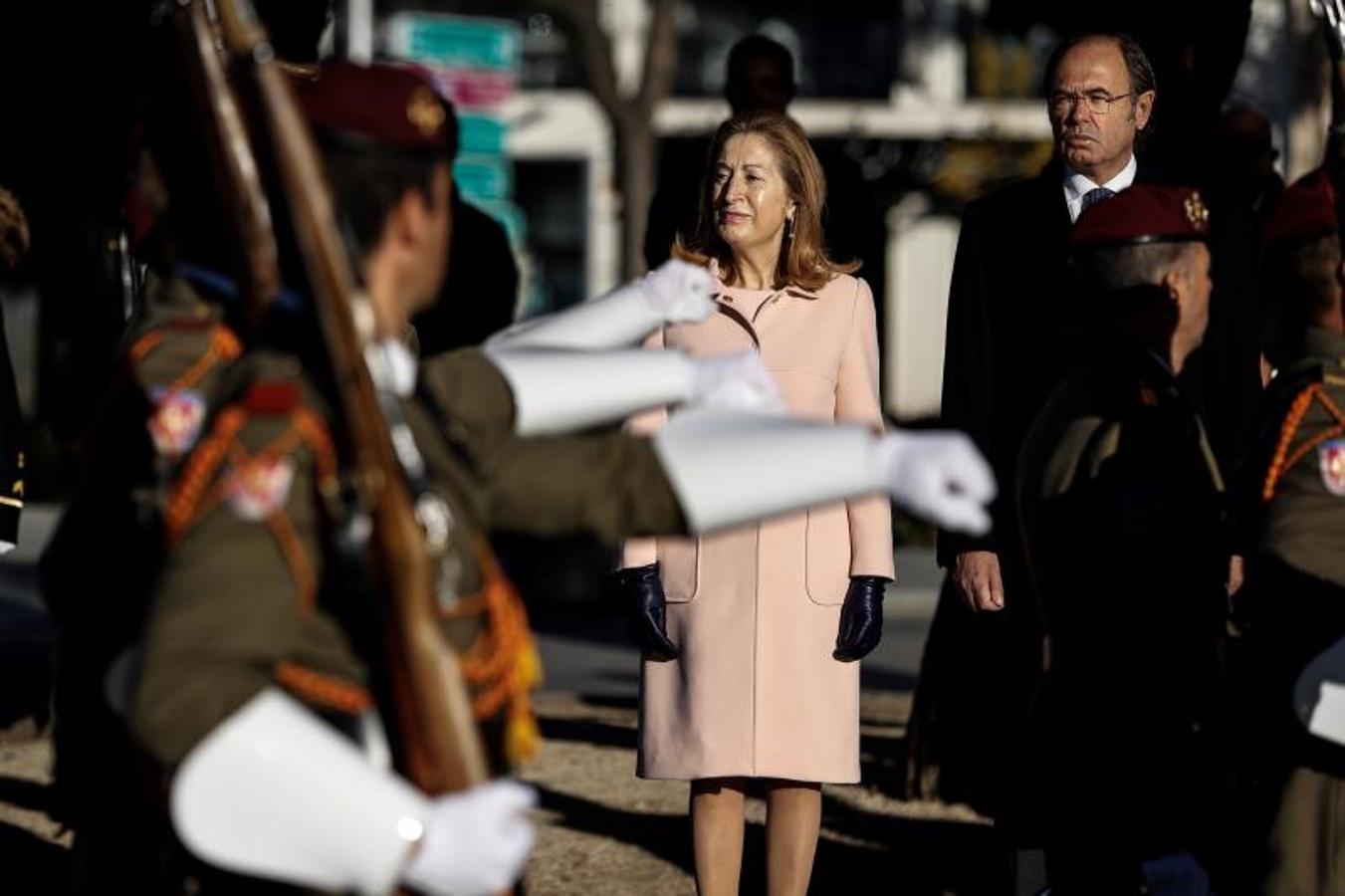 Con motivo del Día de la Constitución, los presidentes del Congreso, Ana Pastor, y del Senado, Pío García Escudero, presiden el solemne izado de la bandera nacional en la Plaza de Colón de Madrid. 