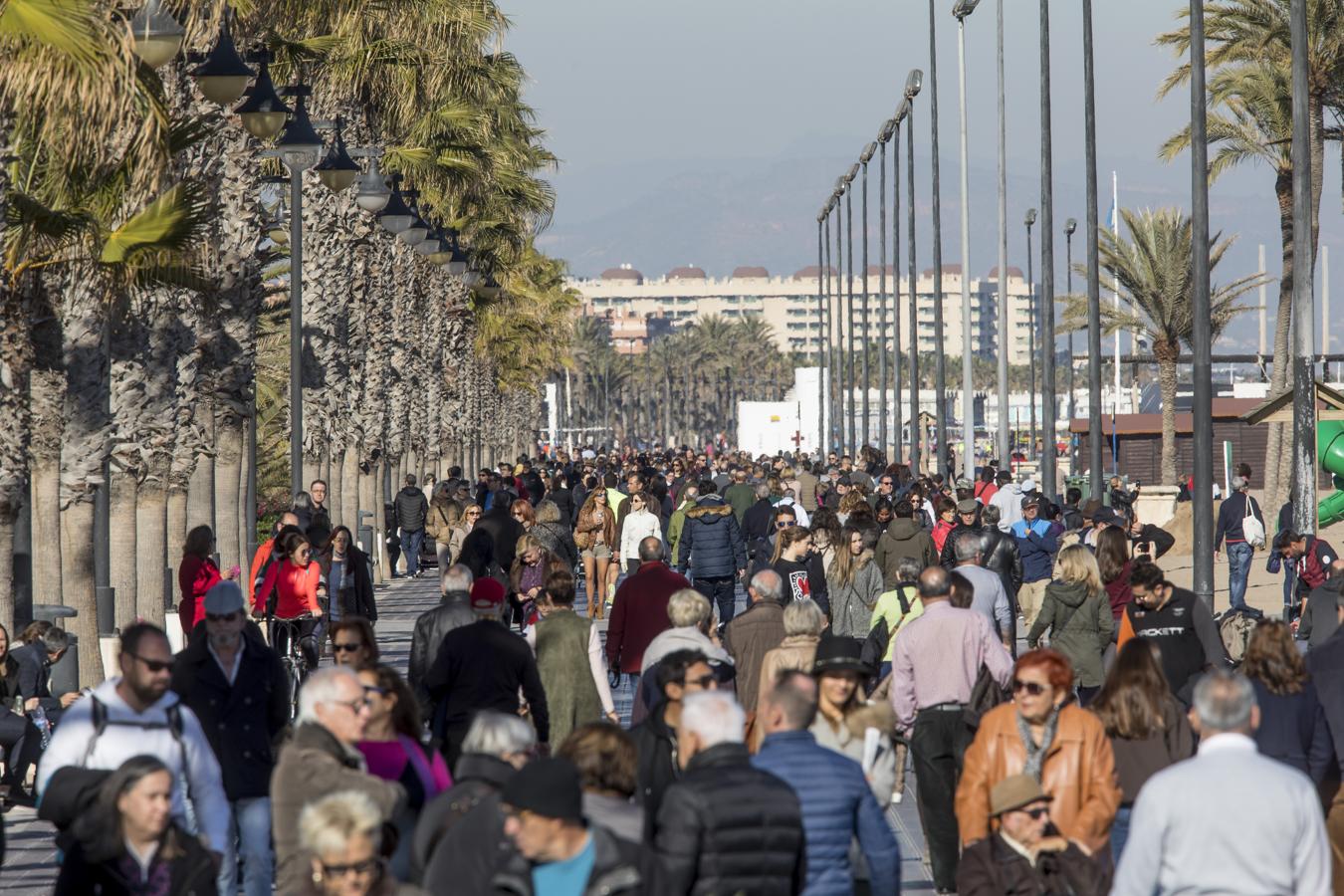 En imágenes: la ola de frío no impide disfrutar de Valencia durante el puente de diciembre. 