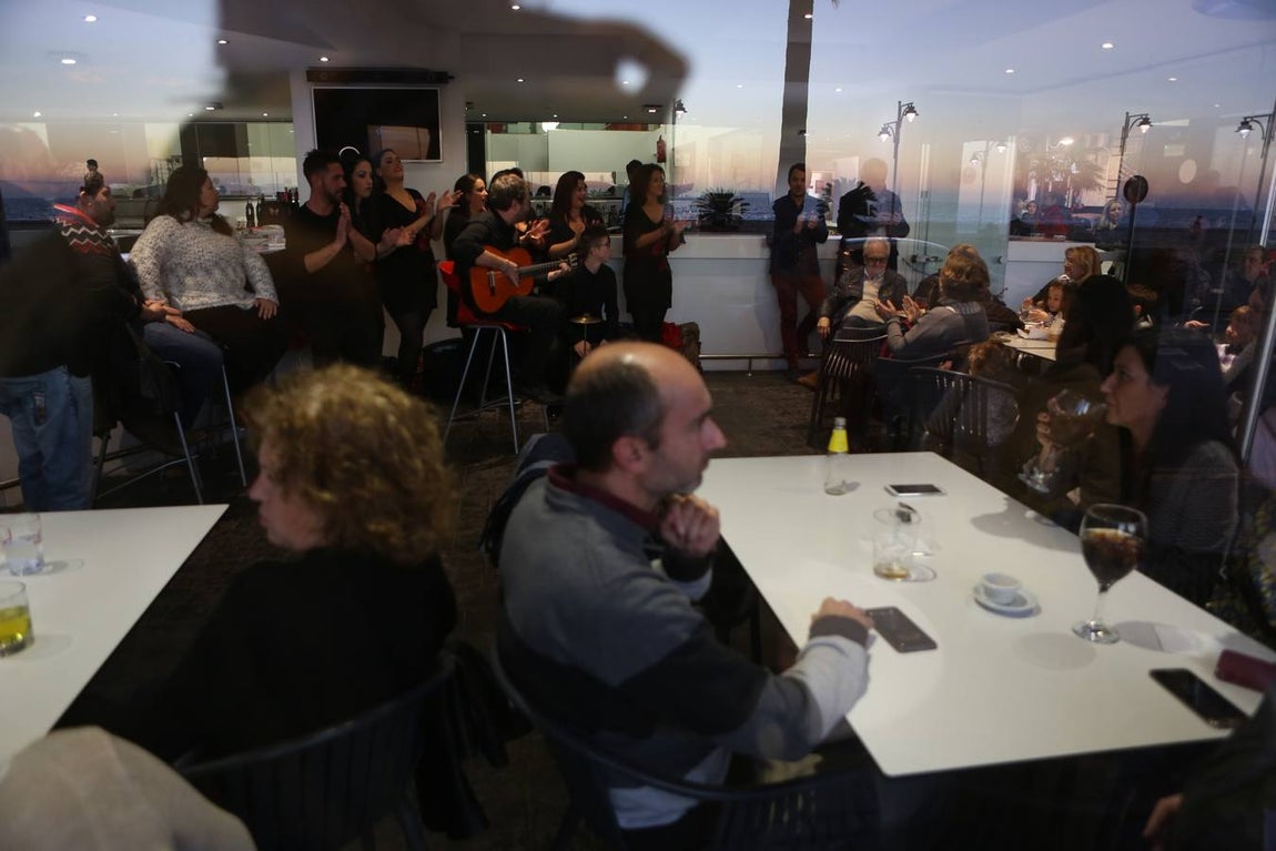 Fotos: Las zambombas animan la navidad en la provincia de Cádiz
