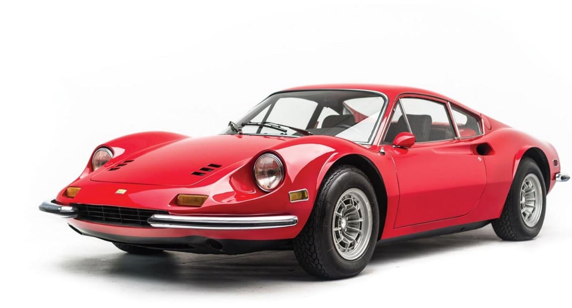 Ferrari Dino 246 GT «Chairs &amp; Flares» by Scaglietti. Es un modelo intermedio entre el primigenio y la definitiva versión final de la Serie E. El diseño se terminó en 1972 pero fue lanzado definitivamente en 1973. Su valor estimado actual ronda los 800.000 dólares