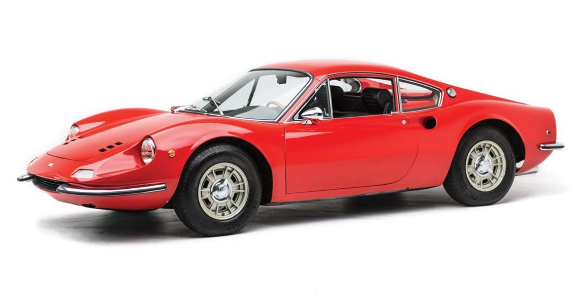 Ferrari Dino 206 GT by Scaglietti. Una creación del 1969 con una historia detrás. El motor de este modelo fue el sueño del Aldredino, «Dino» Ferrari, el hijo que Enzo Ferrari perdió en  la flor de la vida. Él propuso toda una serie de detalles técnicos para la revolución de seis cilindros que debería cambiar la Fórmula 2. El modelo que Dino no llegó a poder llevó su nombre a lo más alto