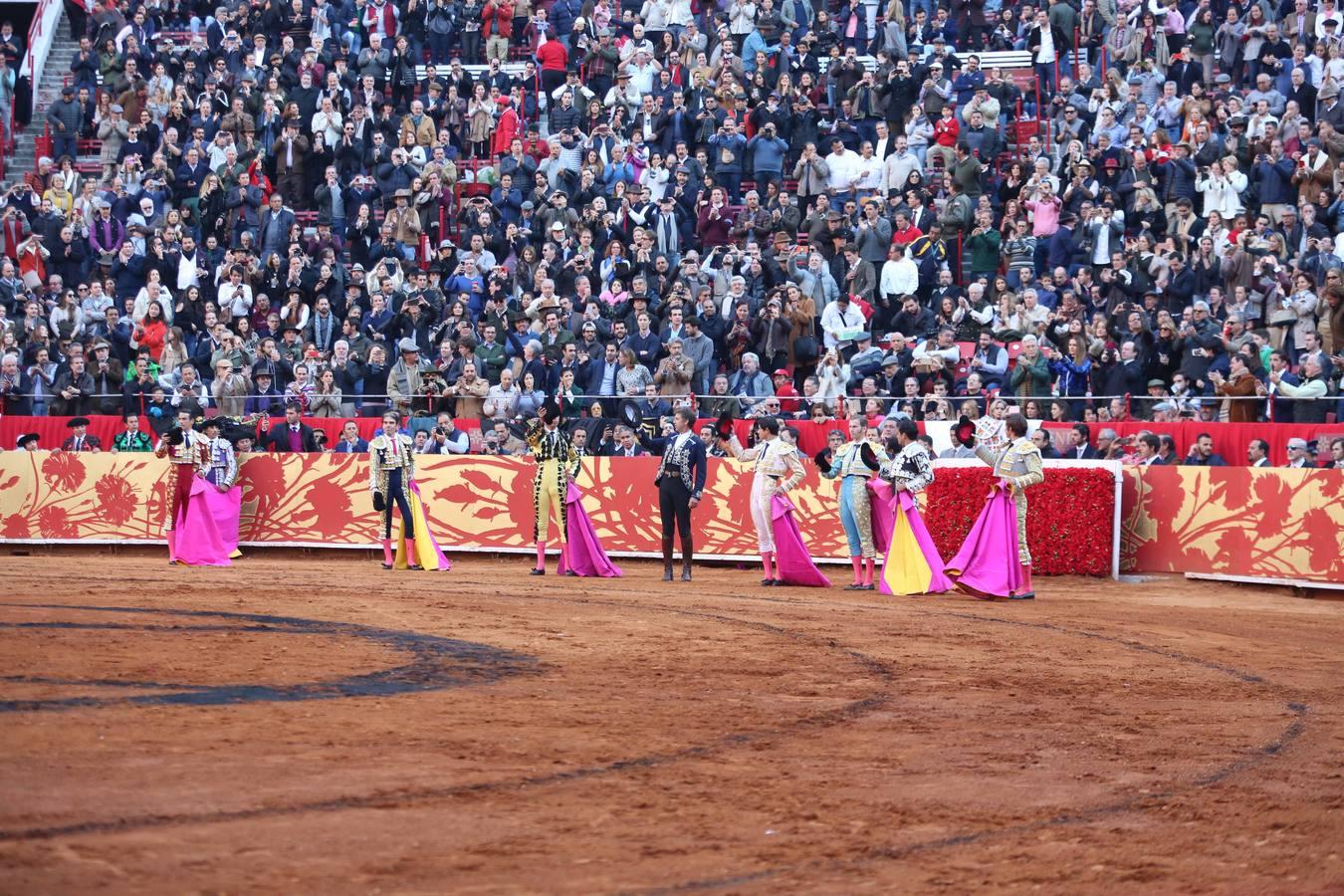 Los toreros recogen una ovación. 