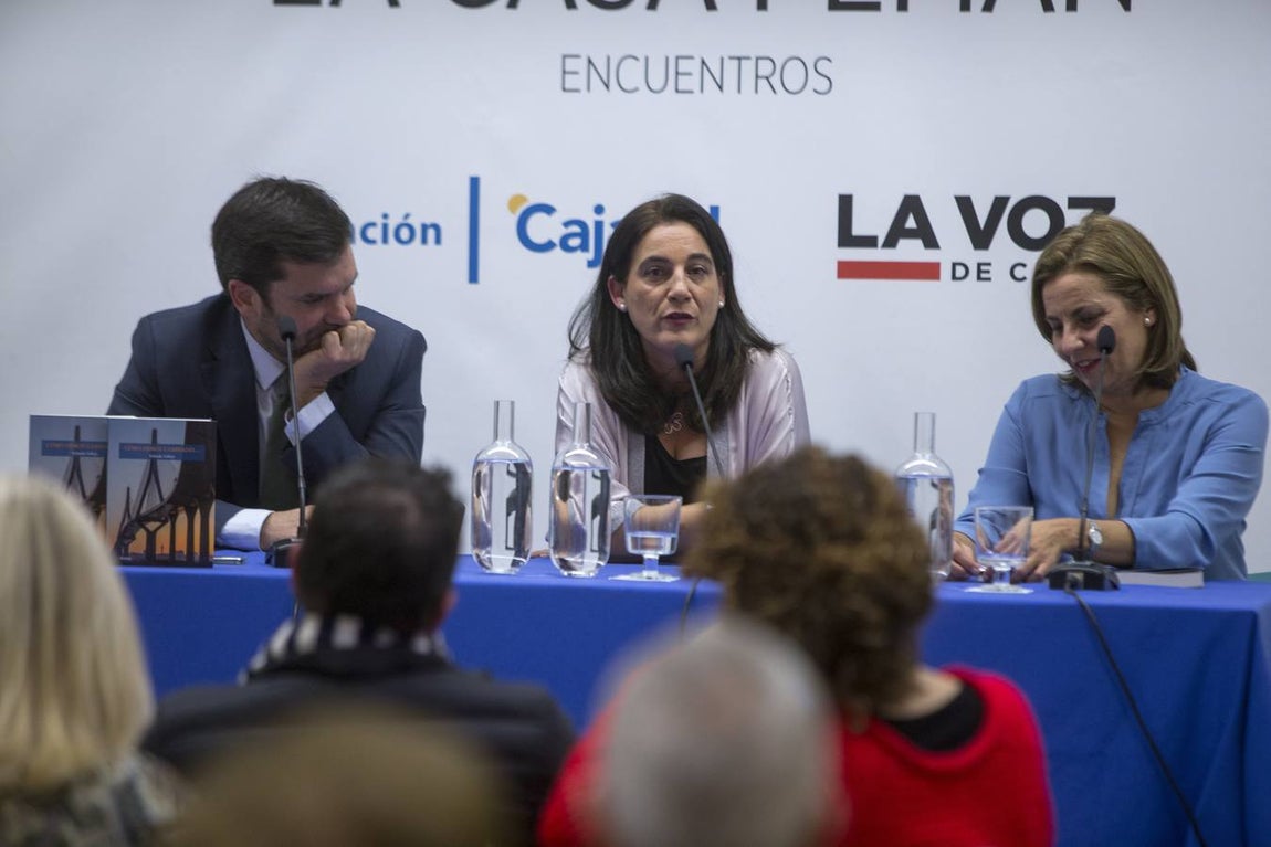 Fotos: Yolanda Vallejo presenta ‘Cómo hemos cambiado’ en la Casa Pemán