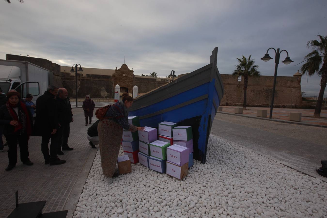 Fotos: Exposición permanente de la patera que arribó en Cádiz