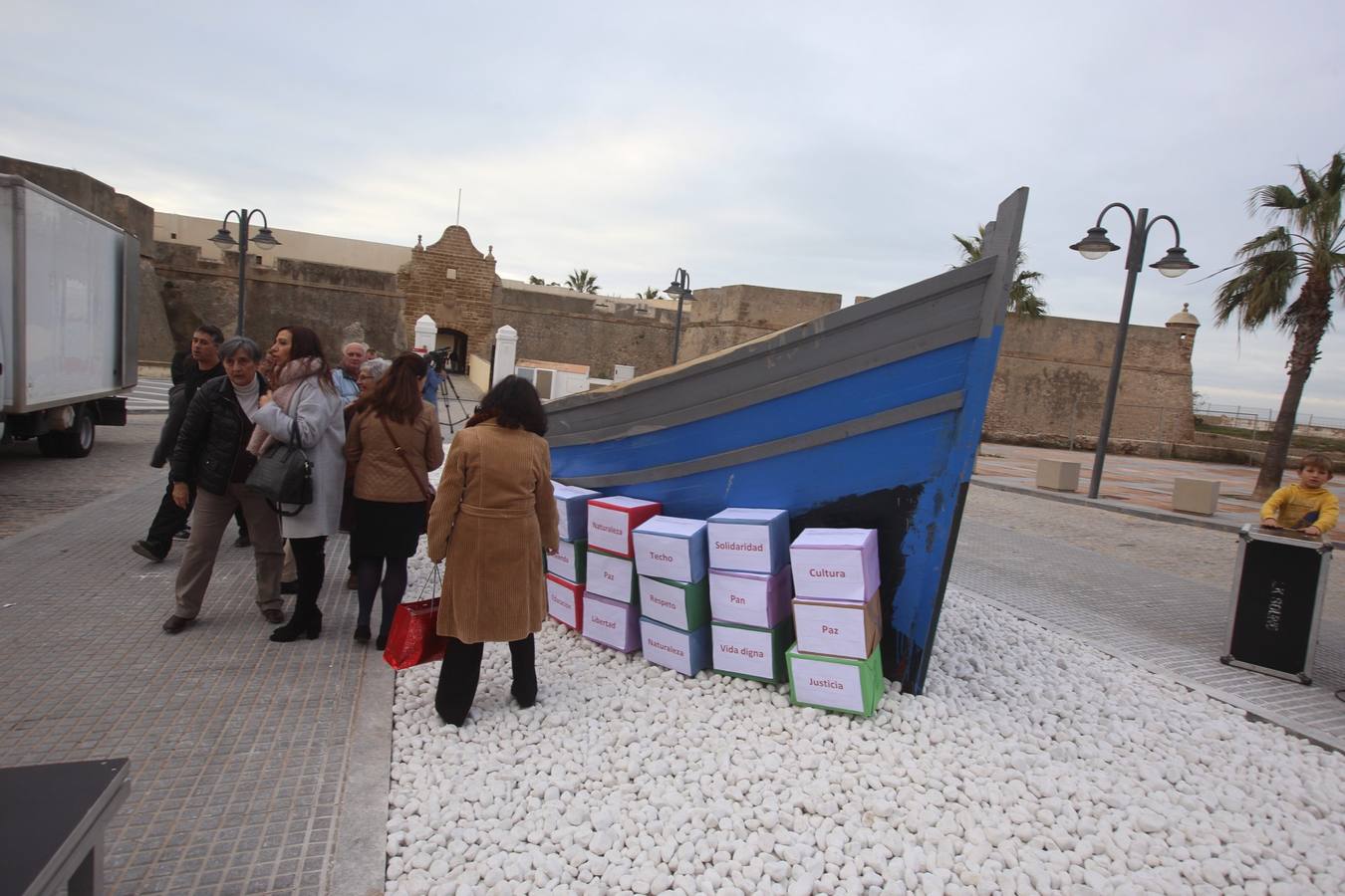 Fotos: Exposición permanente de la patera que arribó en Cádiz