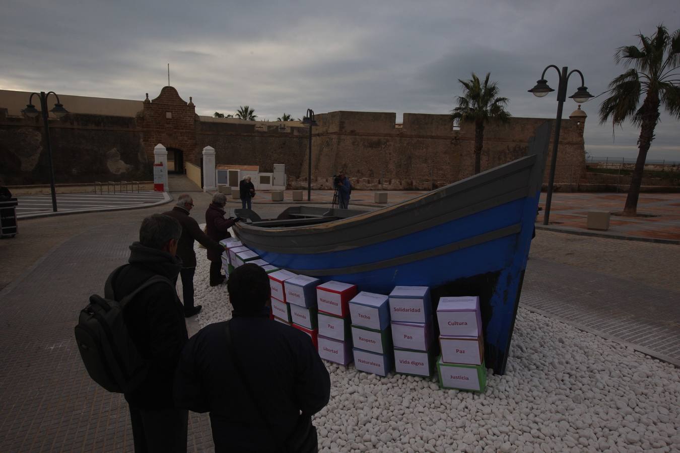 Fotos: Exposición permanente de la patera que arribó en Cádiz