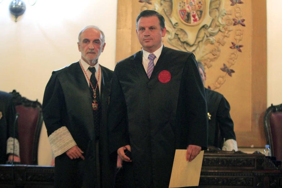 Los nuevos letrados toman juramento en la Audiencia