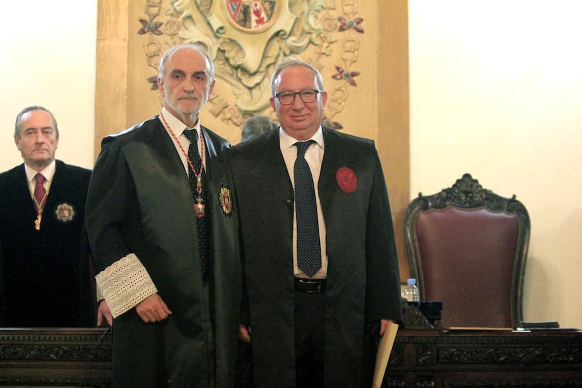 Los nuevos letrados toman juramento en la Audiencia