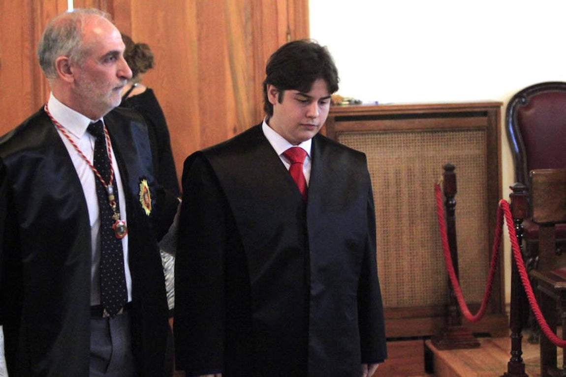 Los nuevos letrados toman juramento en la Audiencia