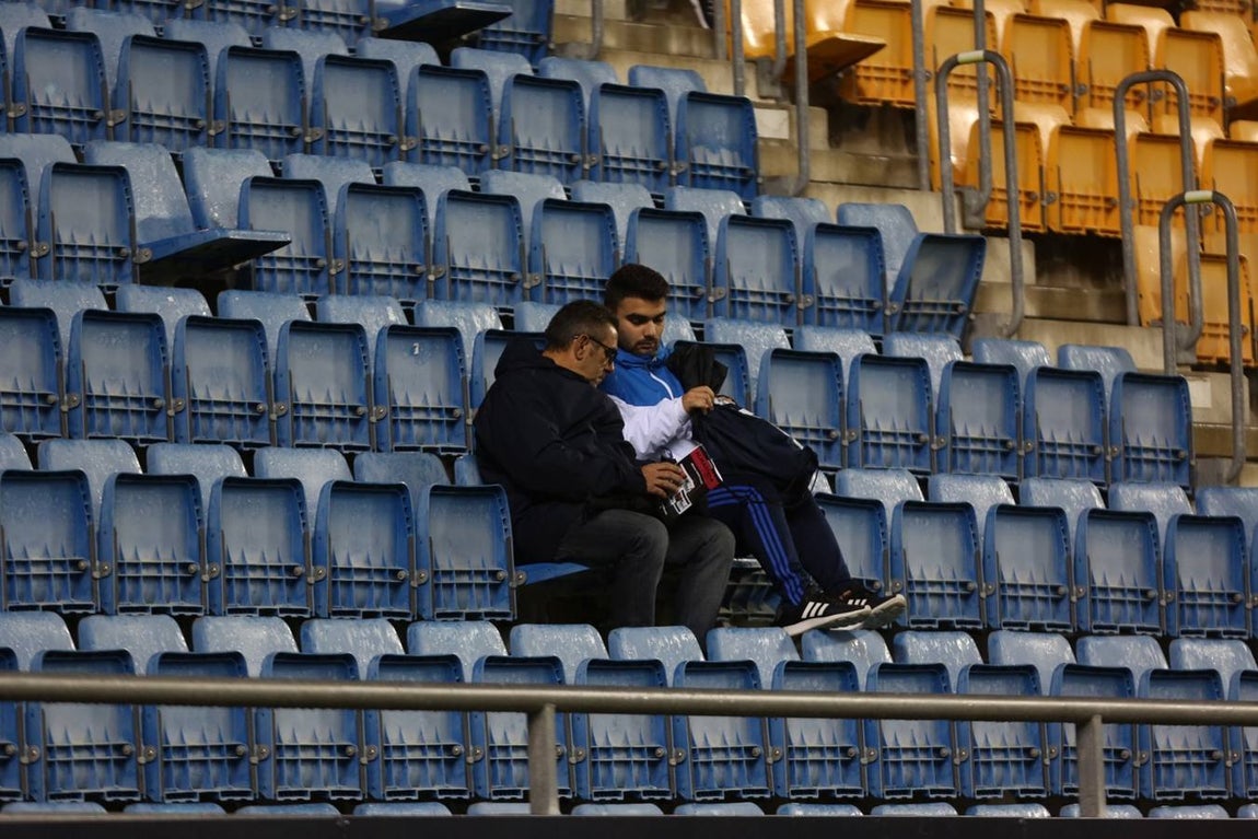 Fotos: Búscate en las gradas de Carranza