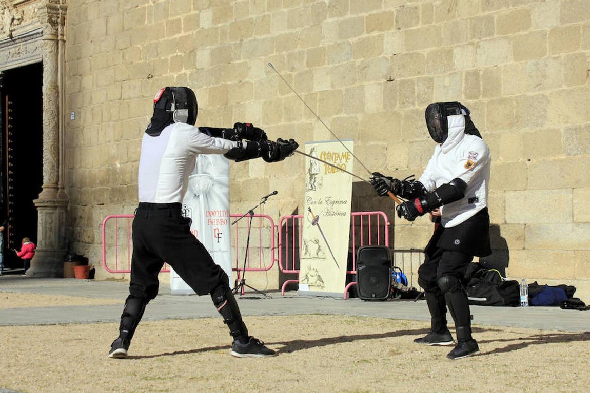 Duelo de espadas a las puertas de un museo en Toledo