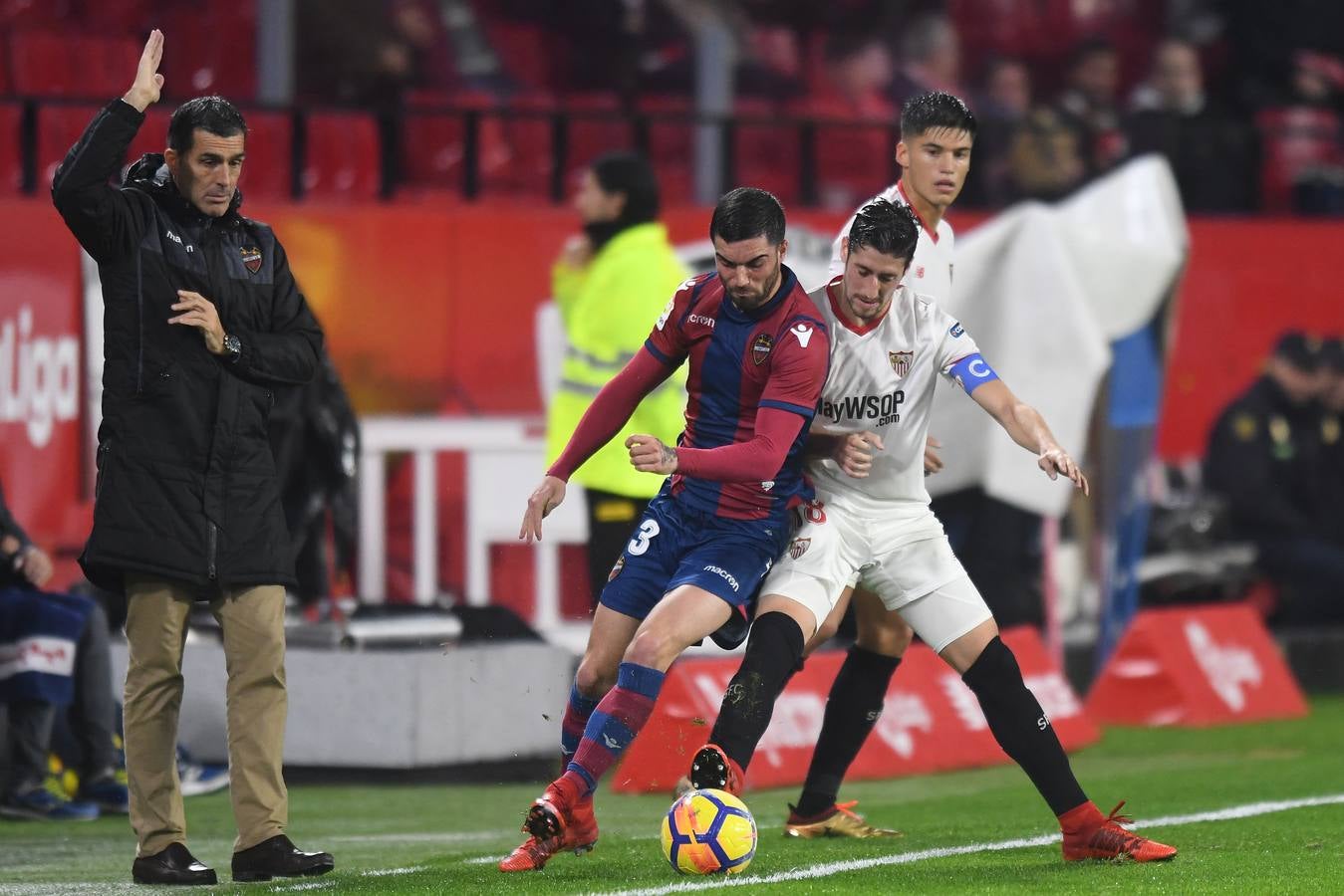 Todas las imágenes del Sevilla-Levante