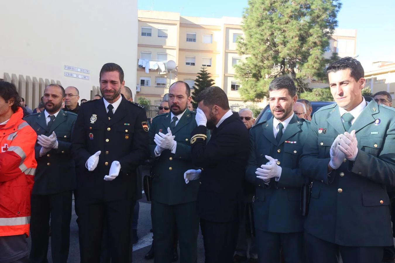 FOTOS: La sentida despedida al guardia Víctor Caballero en Cádiz