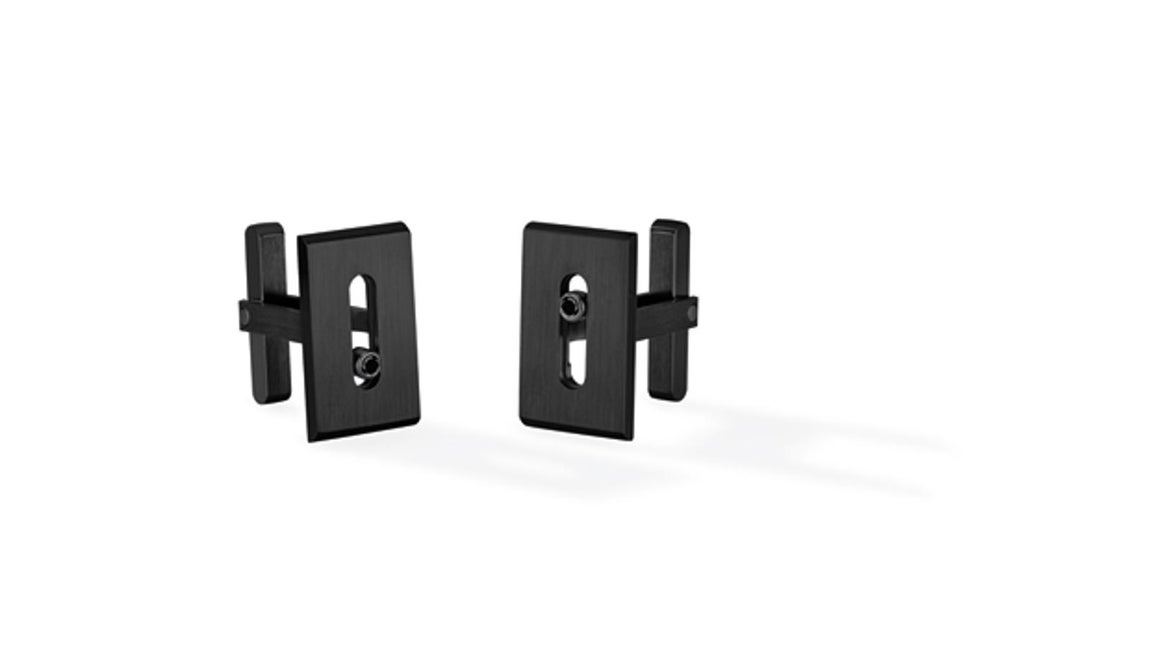 Messika. Gemelos de titanio negro con diamantes negros. (Precio: 830 euros)