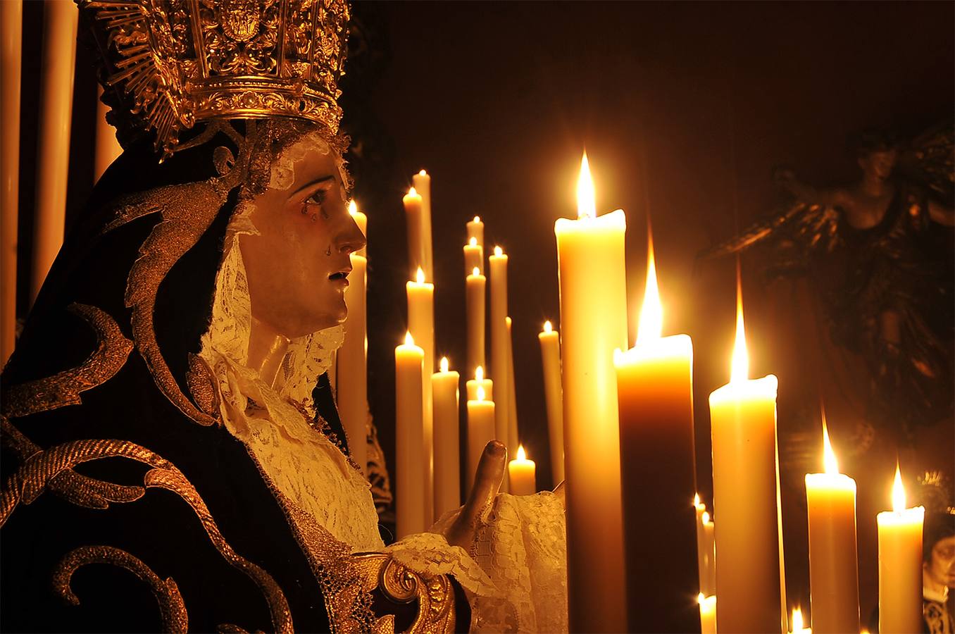 Las imágenes de la Semana Santa, en penumbra