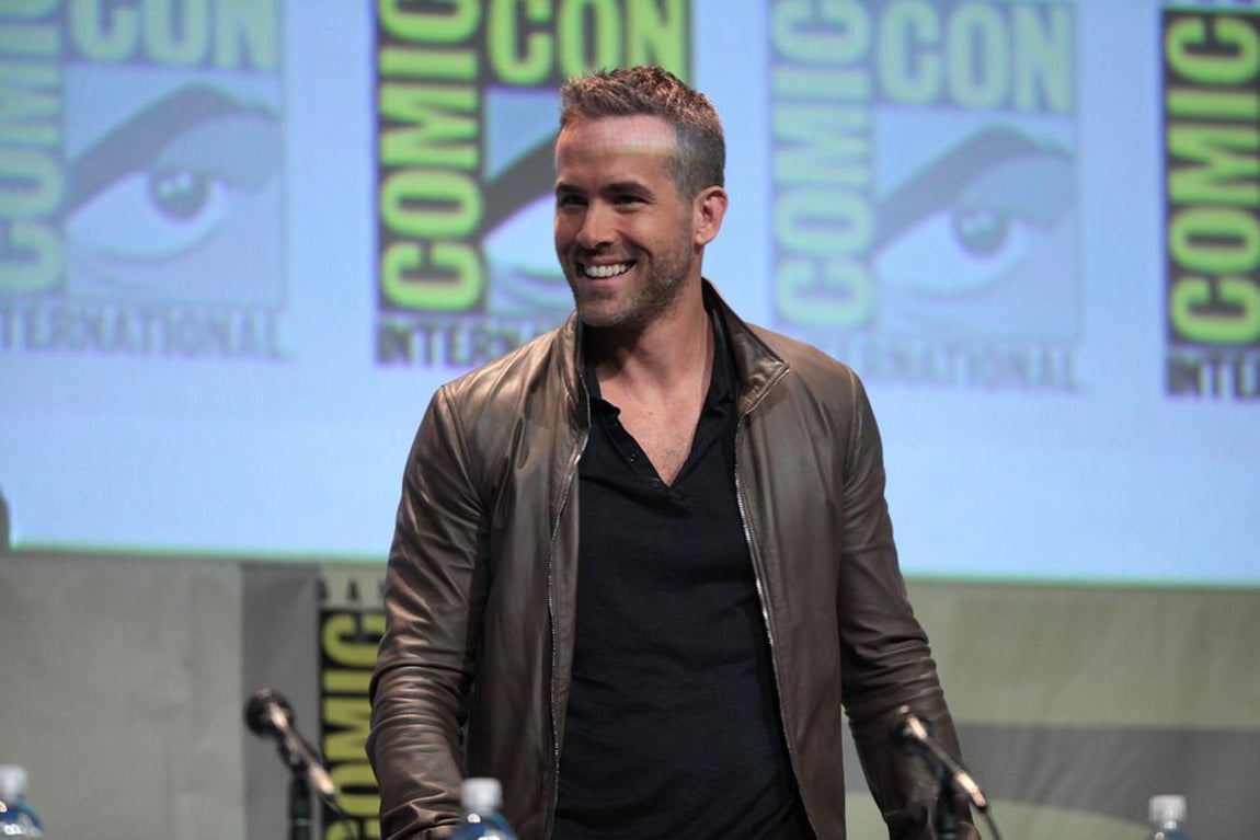 Ryan Reynolds. es cierto que no arriesga demasiado en su vestuario, pero esa es precisamente la clave para que el actor no falle nunca en sus elecciones.