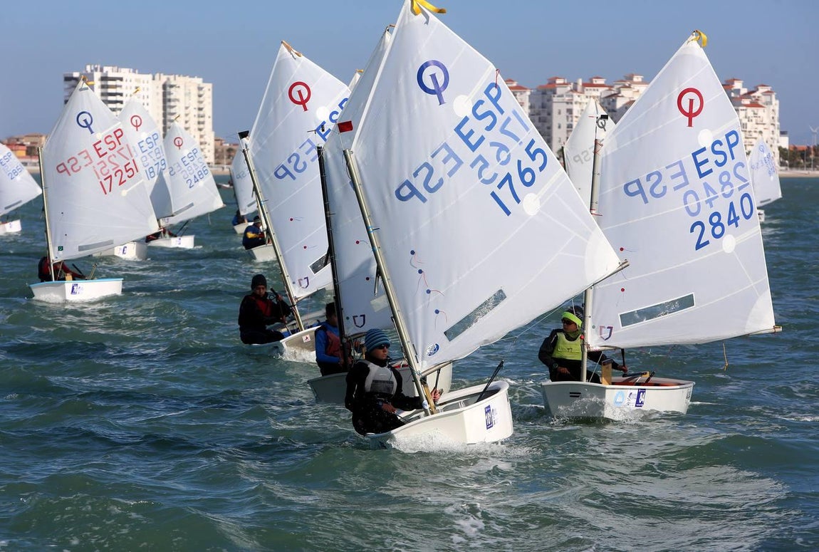 GALERÍA FOTOS: Comienza la Optimist Excellence Cup en aguas gaditanas