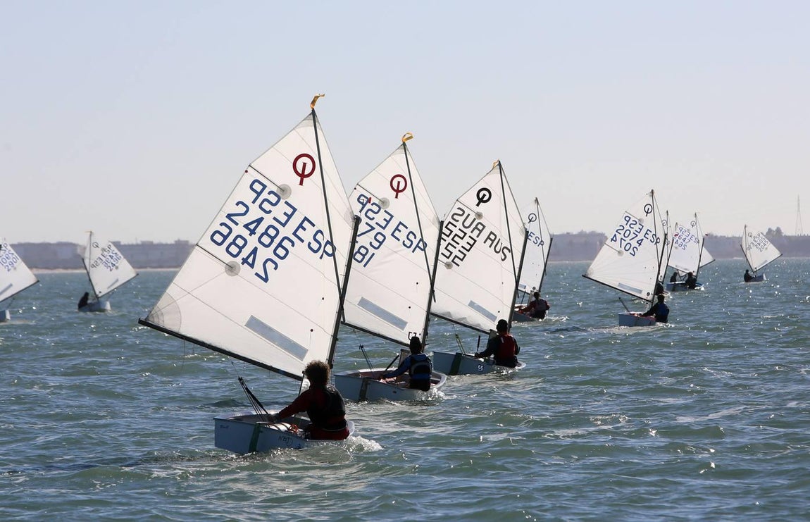 GALERÍA FOTOS: Comienza la Optimist Excellence Cup en aguas gaditanas