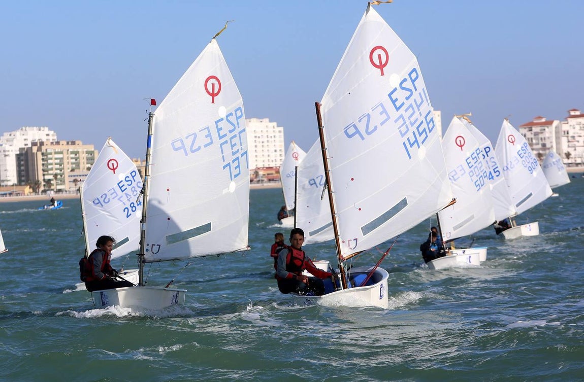 GALERÍA FOTOS: Comienza la Optimist Excellence Cup en aguas gaditanas