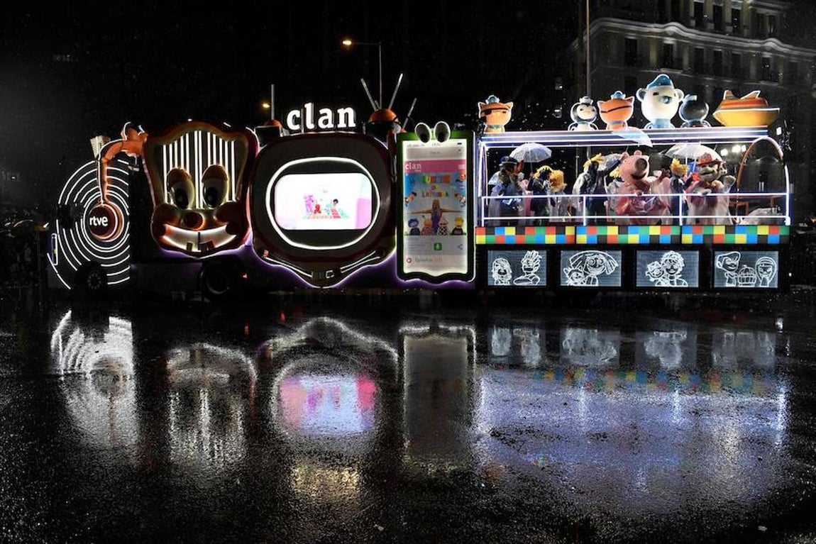 La cabalgata de los Reyes Magos de Madrid, en imágenes