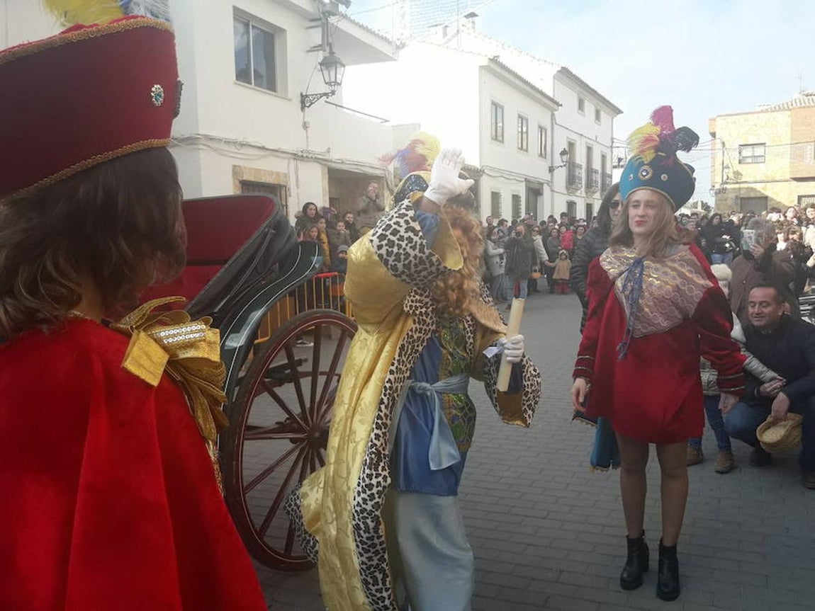 El Cartero Real saluda a los vecinos de la localidad conquense de El Pedernoso