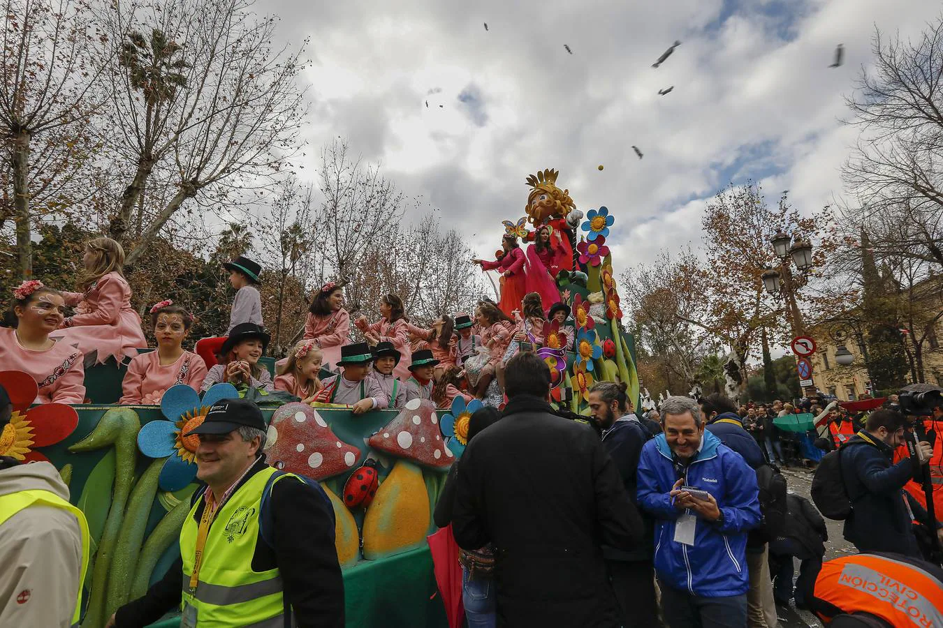 Fotogalería: Ilusión y caramelos en Sevilla