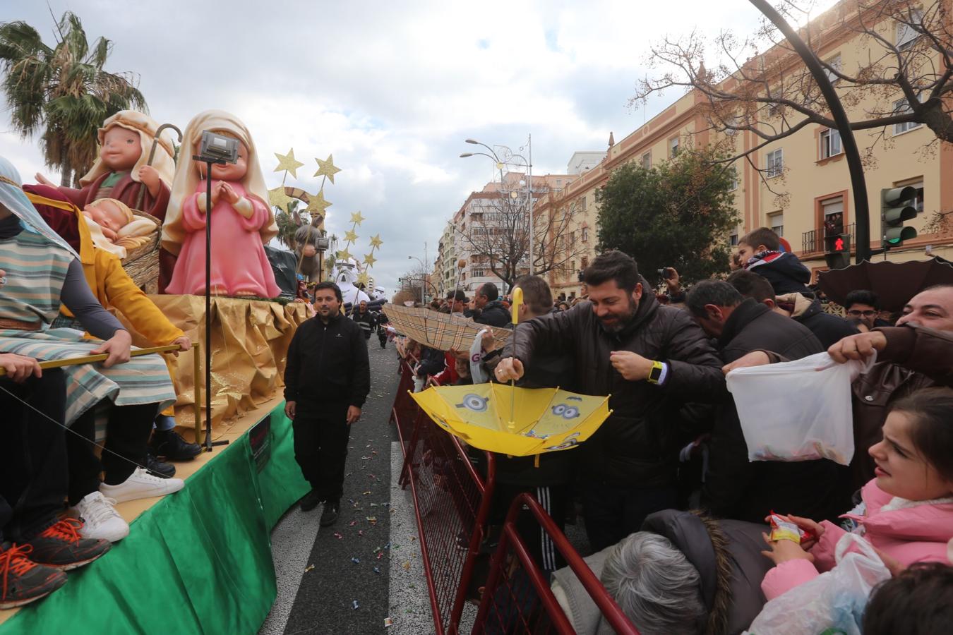 FOTOS: La Cabalgata de los Reyes Magos de Cádiz