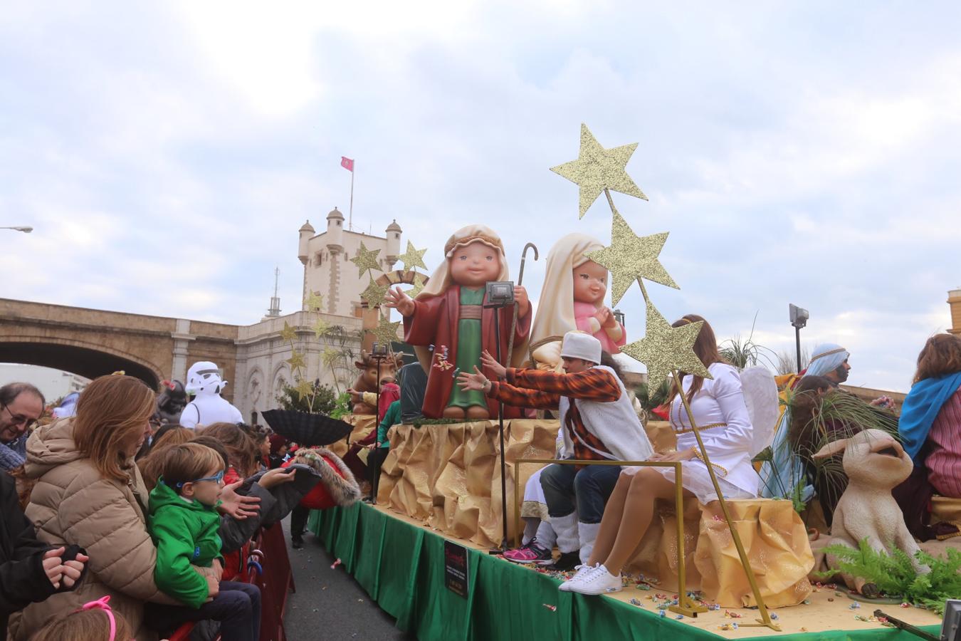 FOTOS: La Cabalgata de los Reyes Magos de Cádiz