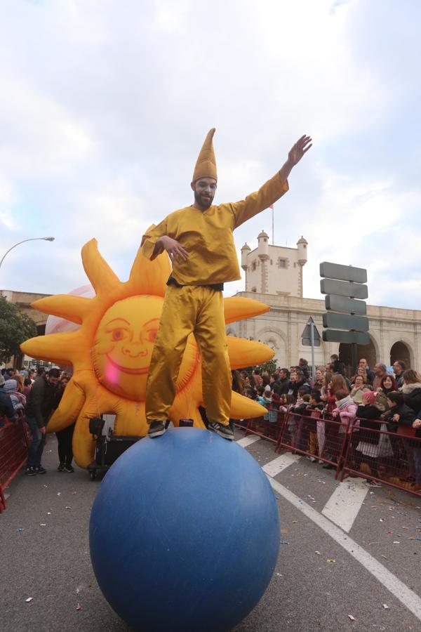 FOTOS: La Cabalgata de los Reyes Magos de Cádiz