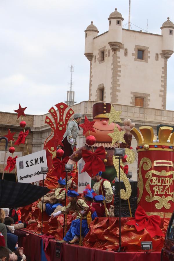 FOTOS: La Cabalgata de los Reyes Magos de Cádiz