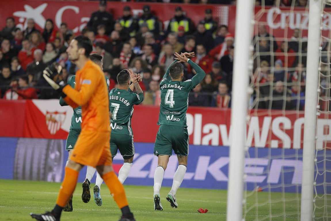 Las imágenes más trepidantes del derbi Sevilla FC-Real Betis