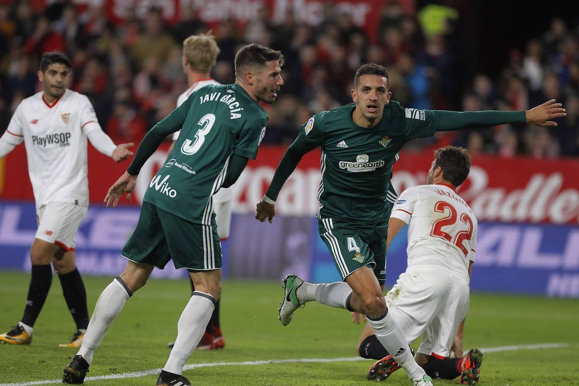 Las imágenes más trepidantes del derbi Sevilla FC-Real Betis